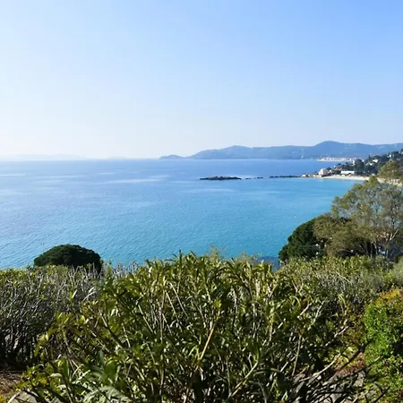Family With Sea View Classified 3 - 8 People Villa