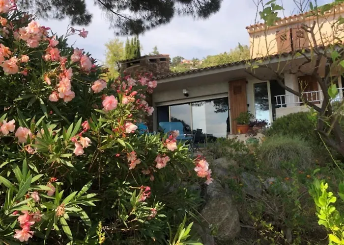 Family With Sea View Classified 3 - 8 People